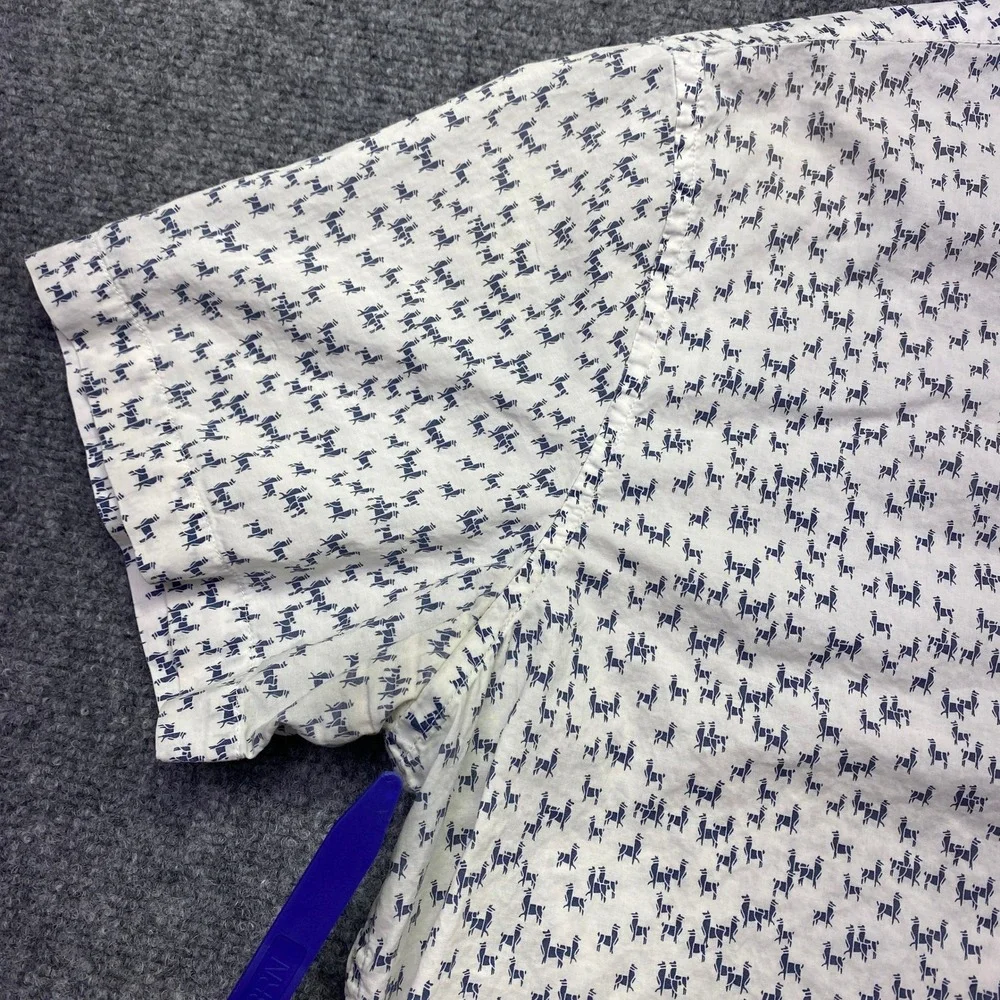 Banana Republic Men XL Llama Print Short Sleeve Button Down Shirt Slim Fit White